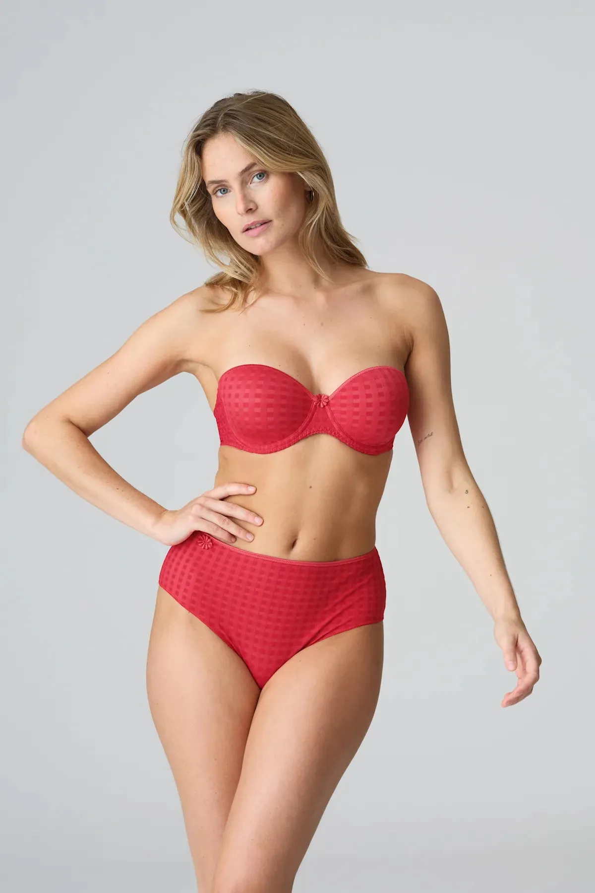 Avero Padded Strapless Bra In Scarlet - Marie Jo