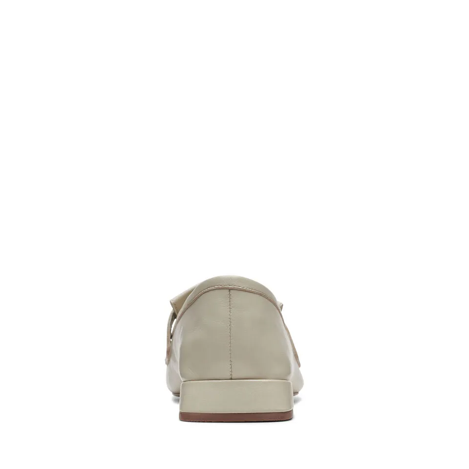 Clarks Women's Ubree15 Surf Ivory Leather 26174863