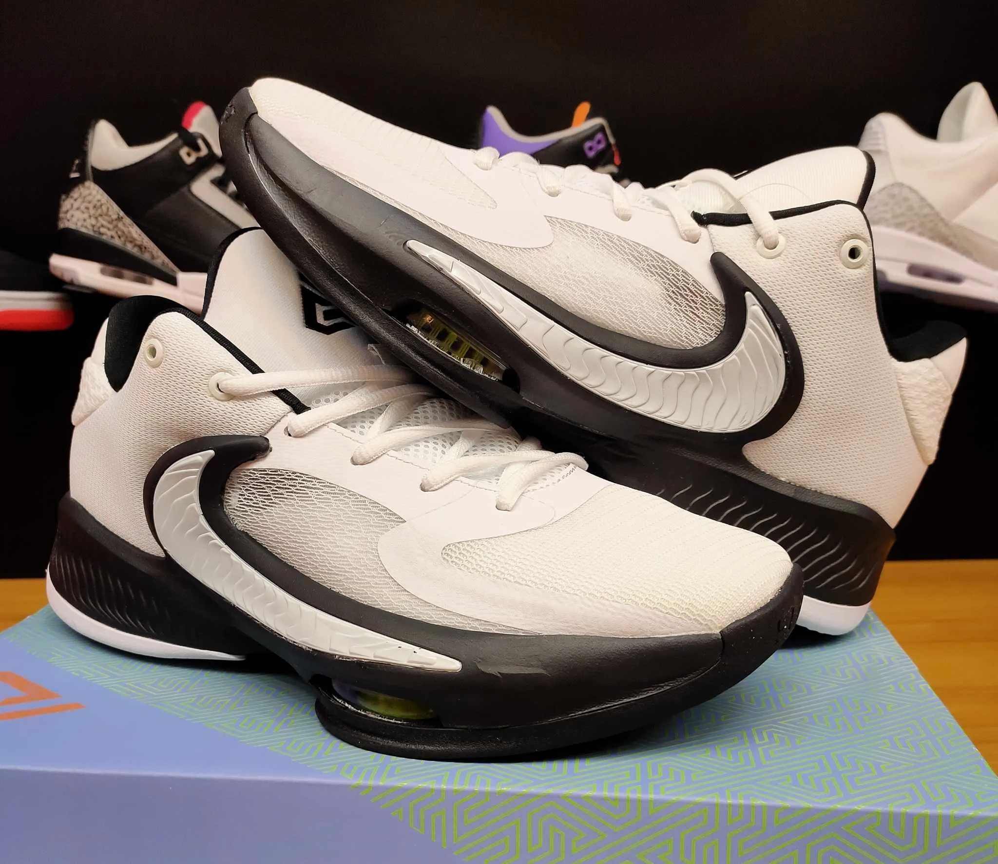 Giannis Freak4 "WhiteBlack"