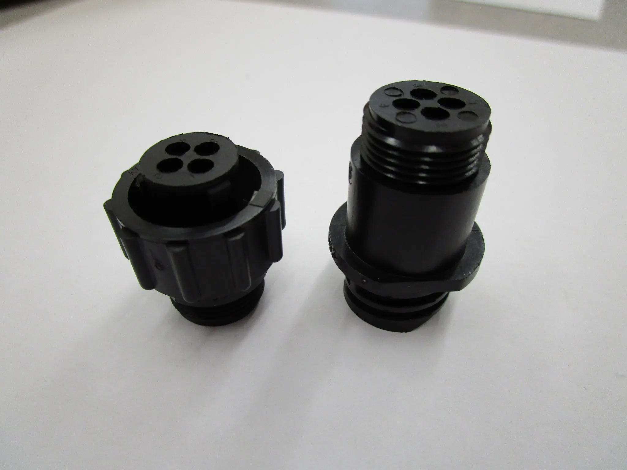 S1-4 : 4 PIN PLUG CONN. KIT