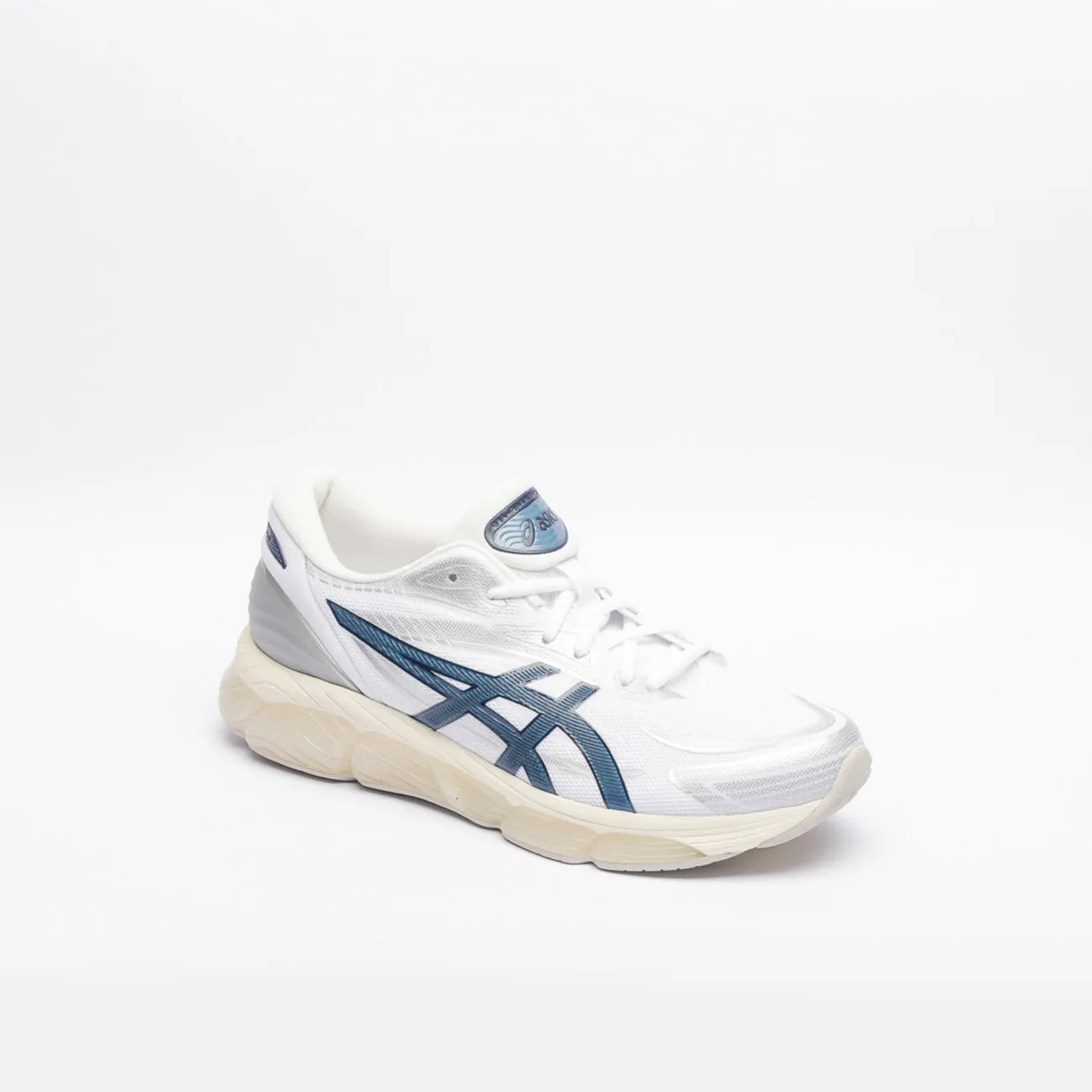 Sneaker running Asics Gel-Quantum 360 VIII in tessuto bianco e logo blu