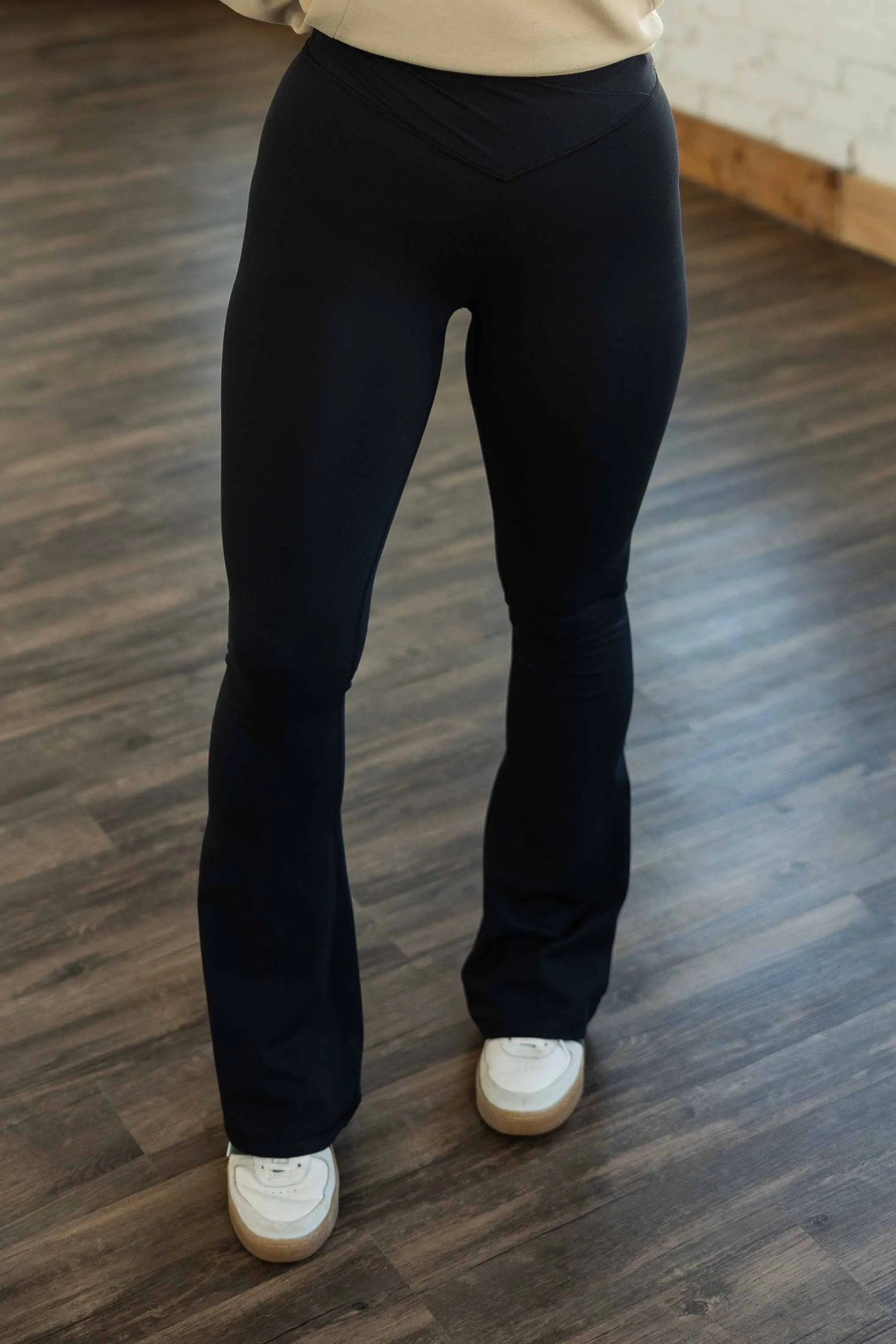 VENICE CROSSOVER FLARED YOGA PANTS